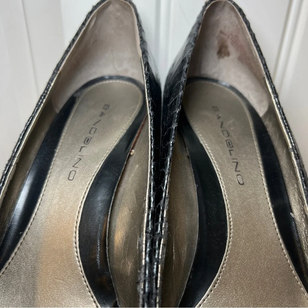 Bandolino Women’s Black Textured Pointy Toe Heels Y2K 8M with 2.5 in‎ heel